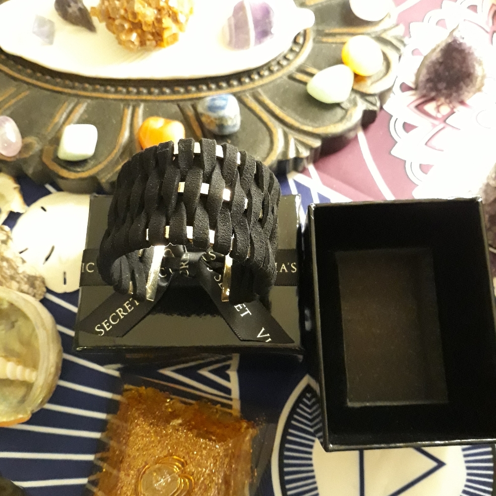 Victoria Secret Cuff - Picture 4 of 6